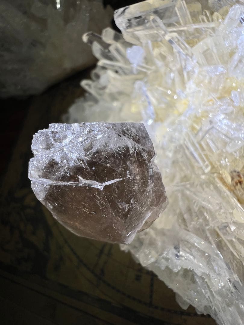 て*う様 龍脈の精髄 ― 煙水晶「山の幻影を宿す結晶」