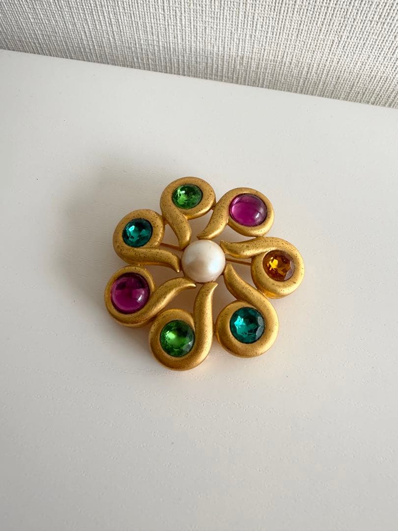 Givenchy ヴィンテージ 花形ブローチ - メルカリ