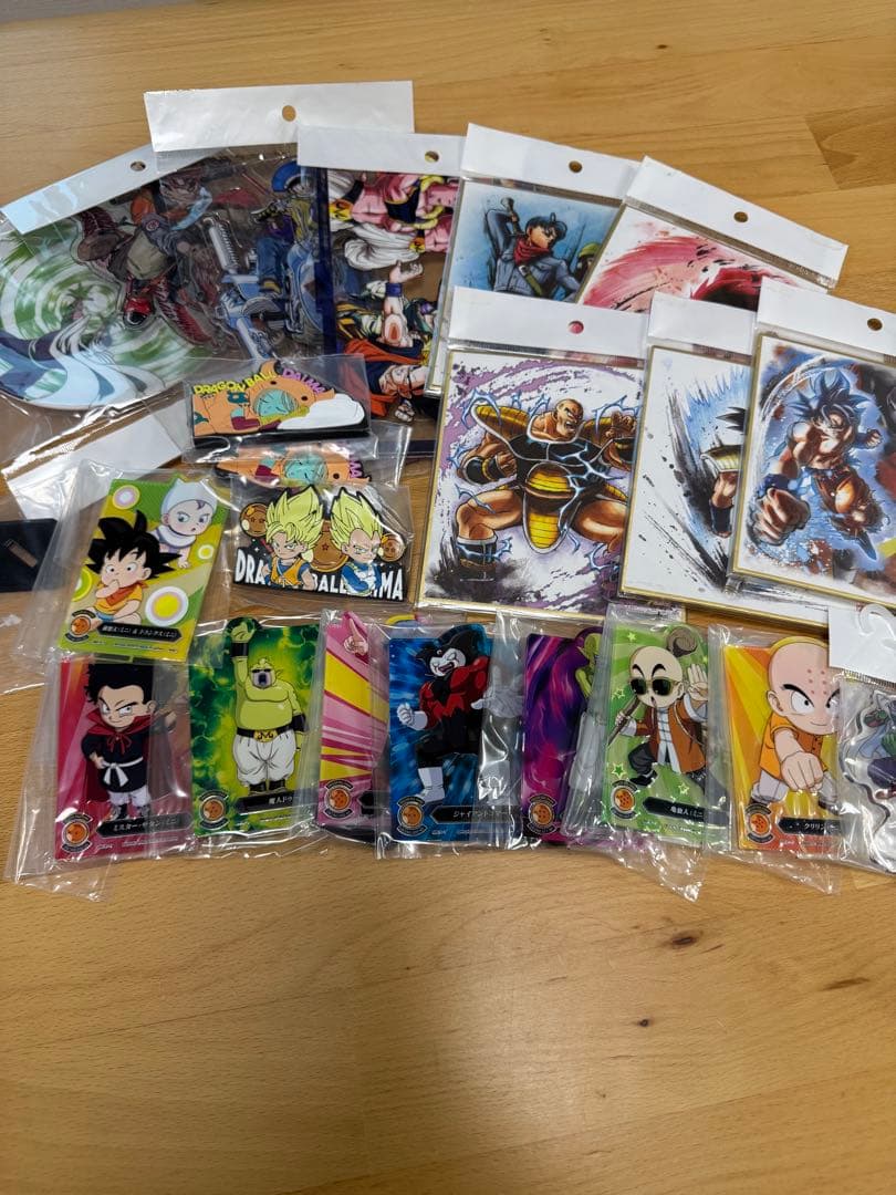 グッズまとめ売り 進撃の巨人 ドラゴンボール 計86点
