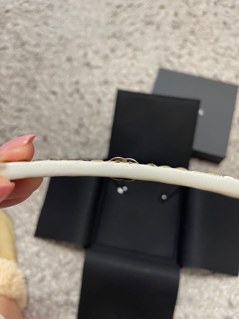 2024 現行品色違いCHANELシャネル チェーン カチューシャ 黒×ゴールド