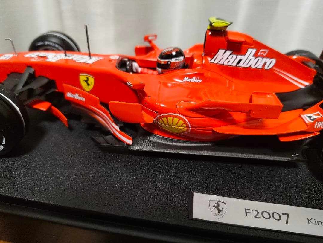 ミニカー Hot Wheels F2007 Kimi Raikkonen 1/18