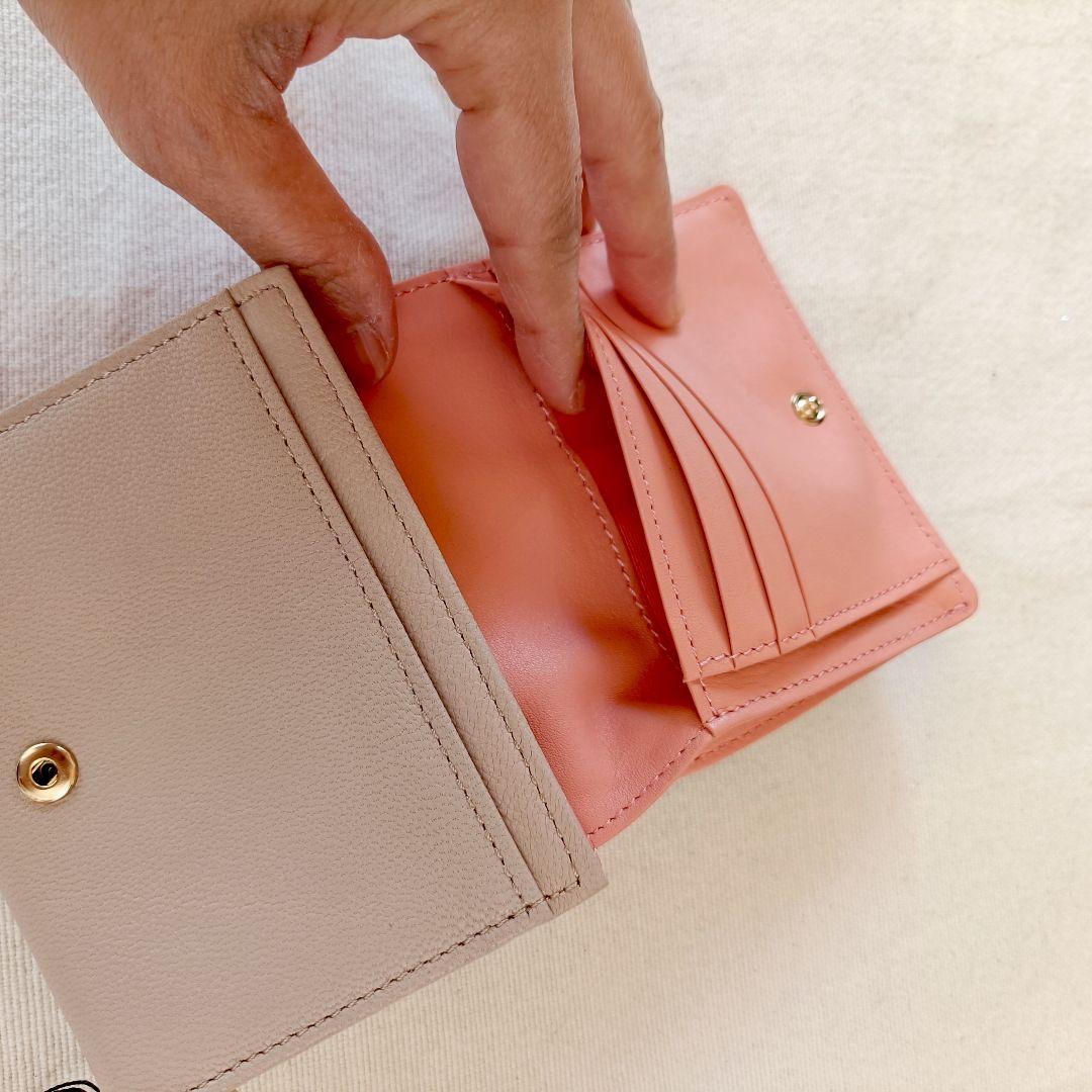 新品タグ付き】クラウスハーパニミ 二つ折り財布 本革製 猫刺繍