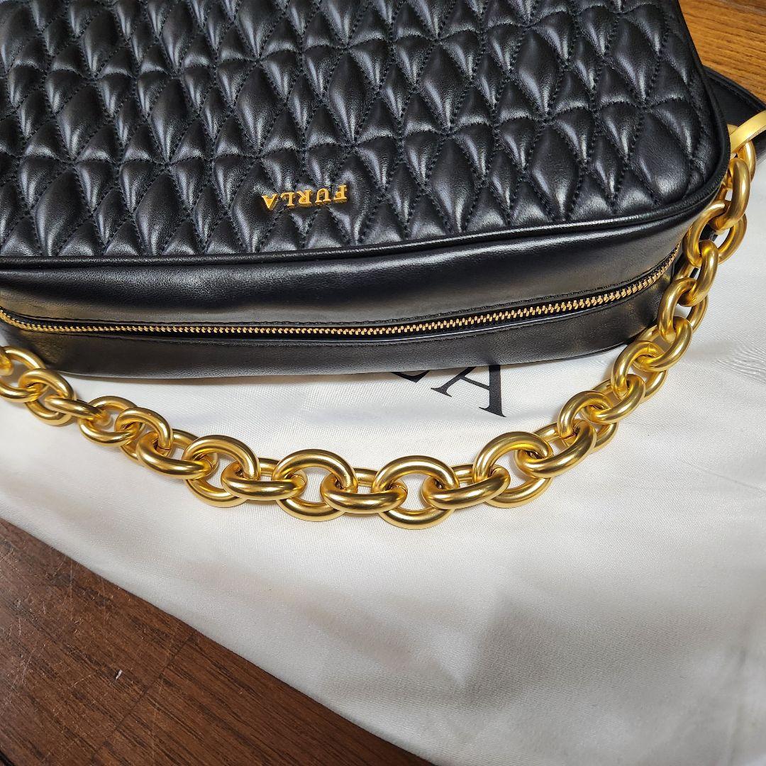 FURLA ブラック ショルダーバッグほぼ未使用！
