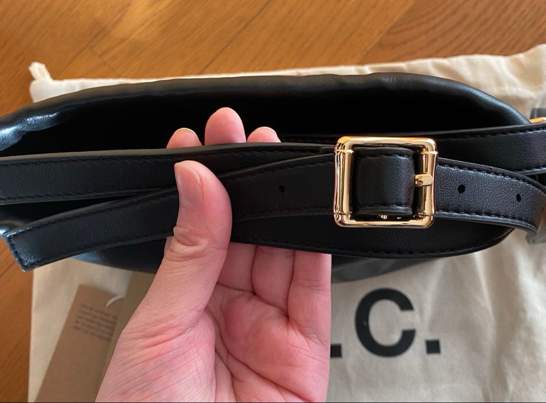 A.P.C. NINON ミニショルダーバッグ ブラック