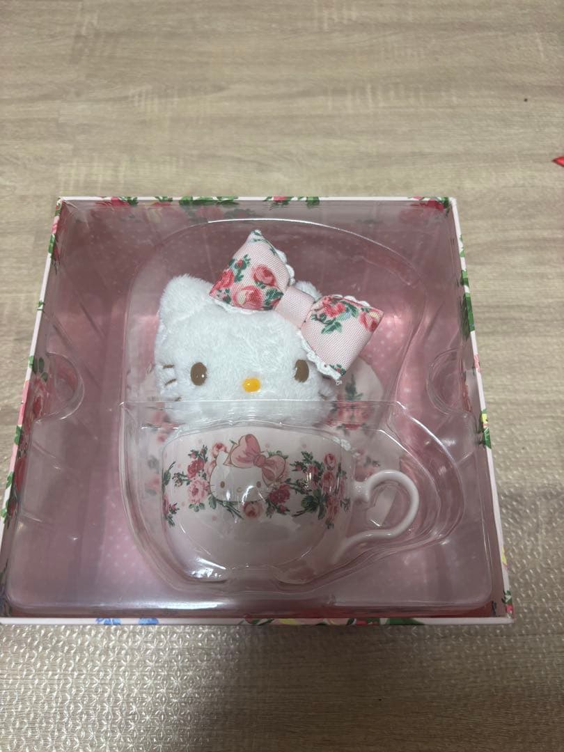 ハローキティ×ローラアシュレイ ティーカップセット