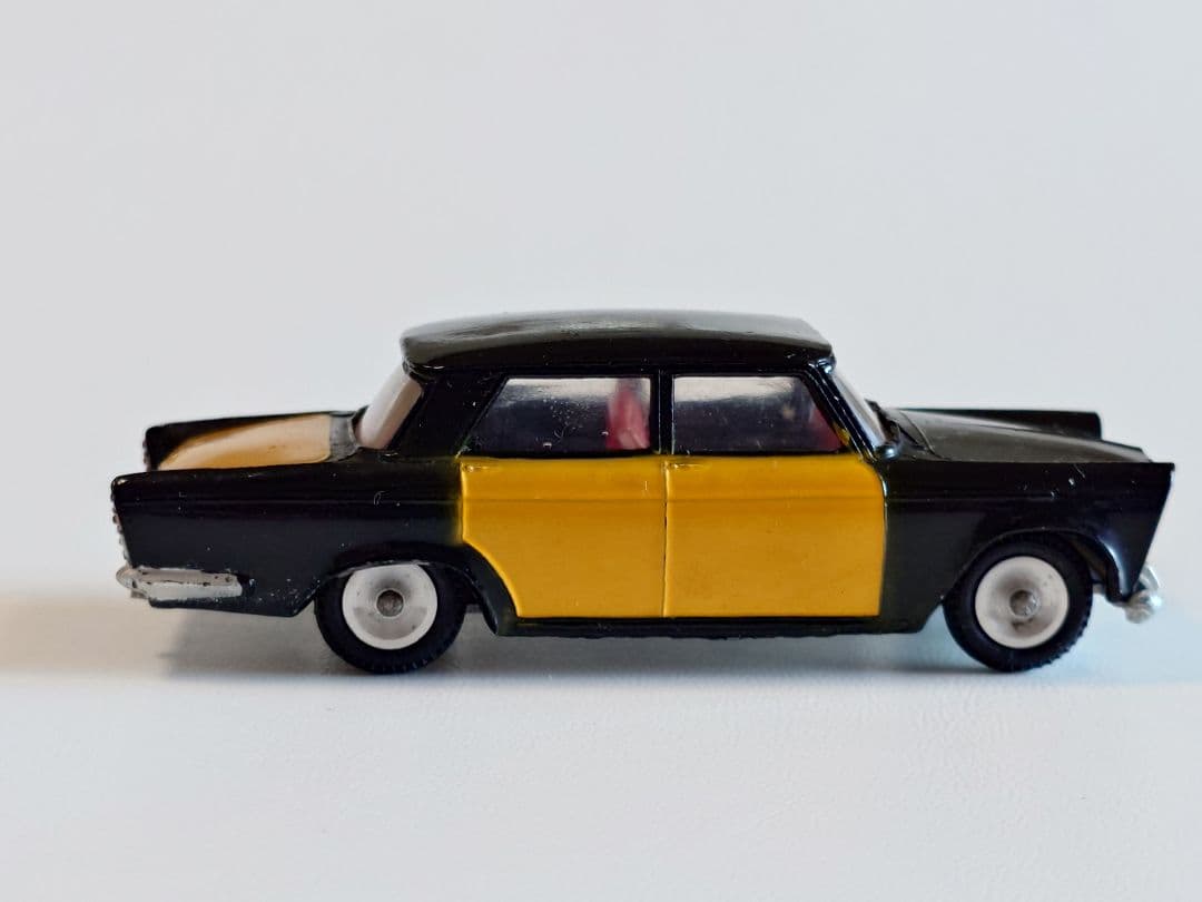 Dalia Solido NO.8 SEAT 1500 NO.9 RENAULT