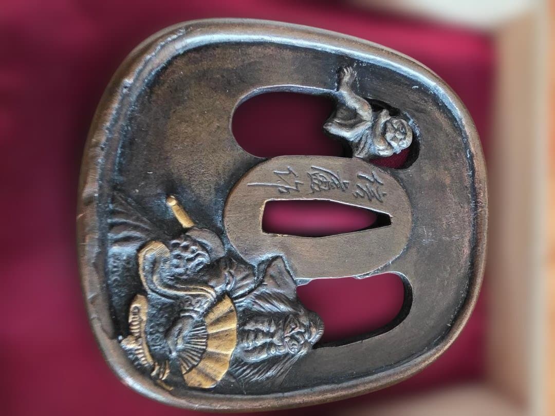 ■ 日本刀の脇差しの鍔