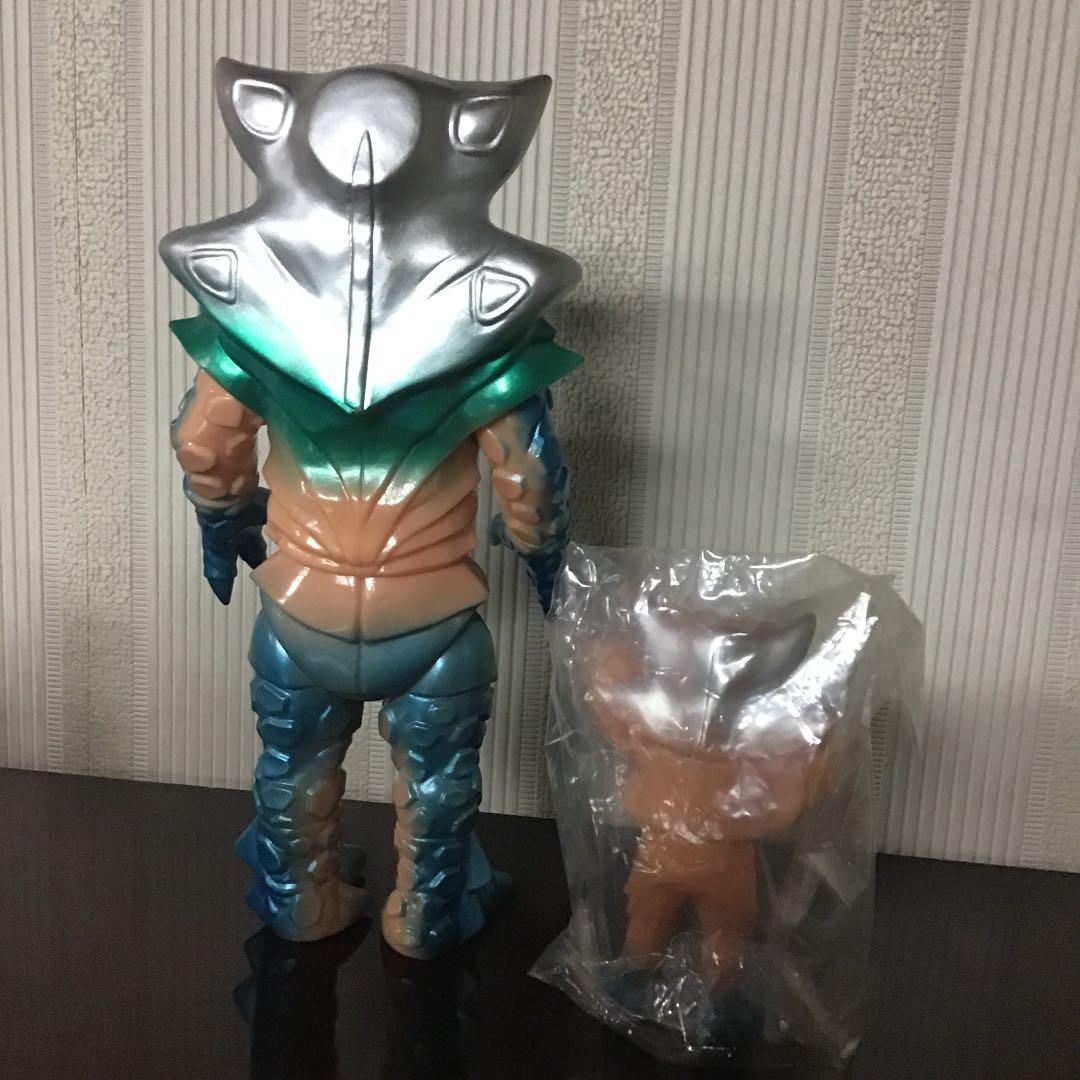 円谷コミュニケーションズ フリップ星人肌色 ミニソフビ付き 怪獣郷