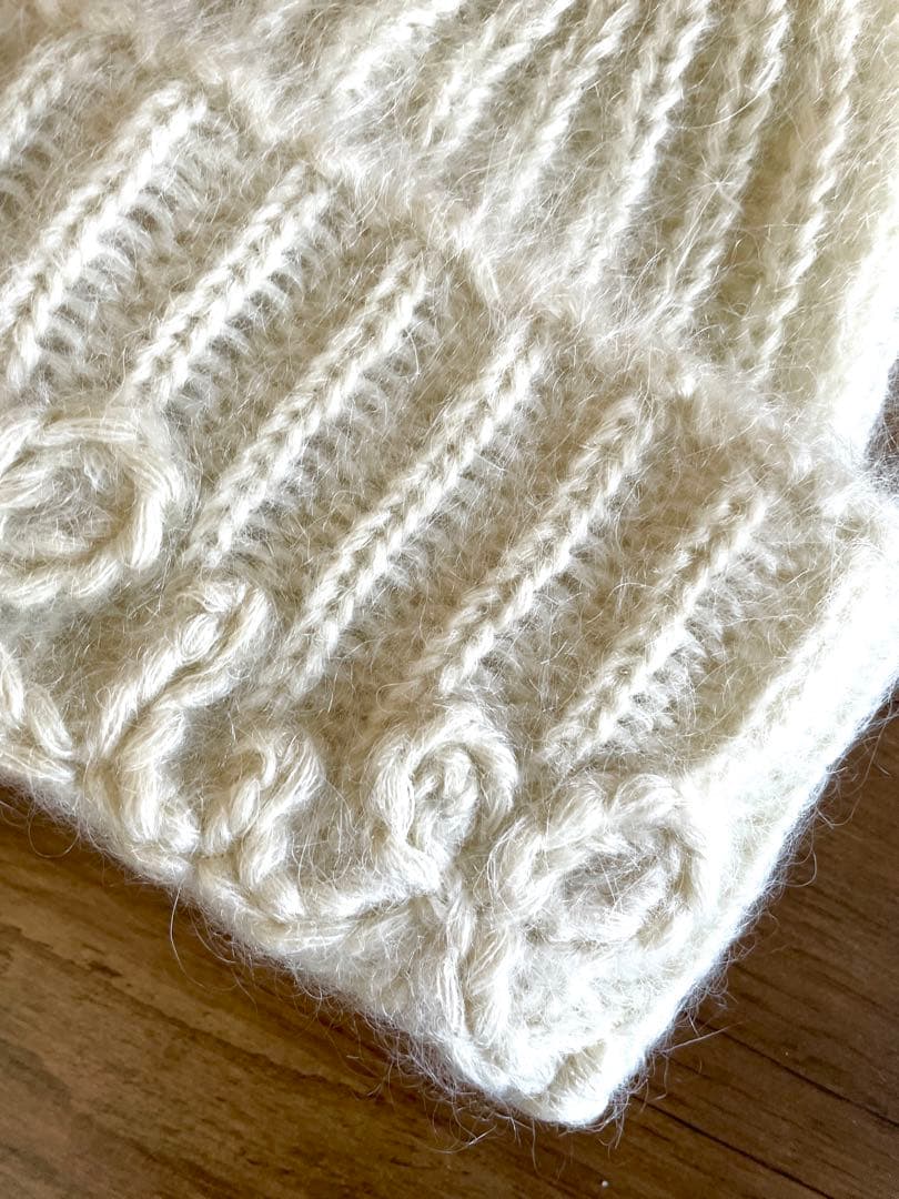 LOEWE アイボリー ロゴ入りモヘア風ニット帽 新品プレゼントに