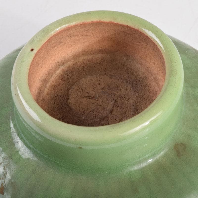 中国　龍泉窯　青磁人形手刻蓮弁文碗　V　8829