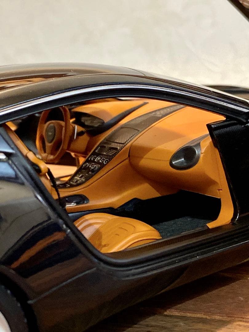 AUTOart 1/18 アストンマーチンONE-77 （ブラック）【中古品】