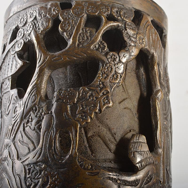 中国　書道具　大清清乾隆年製　古銅　山水人物透かし彫　筆筒　C　5953