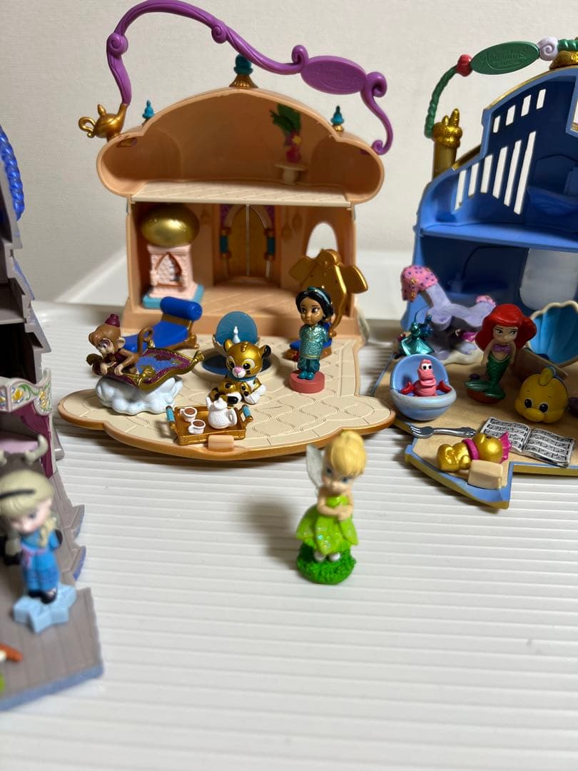 ディズニー、アニメータードール（ミニ）アナ雪、アラジンのフィギュアとお家セット