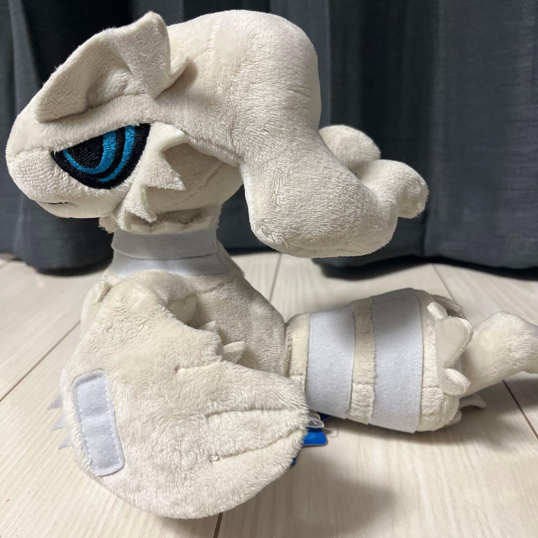 レシラム ゼクロム ぬいぐるみ2体セット - メルカリ