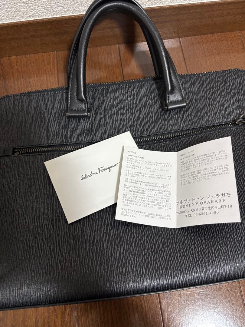 超人気フェラガモ　ビジネスバック