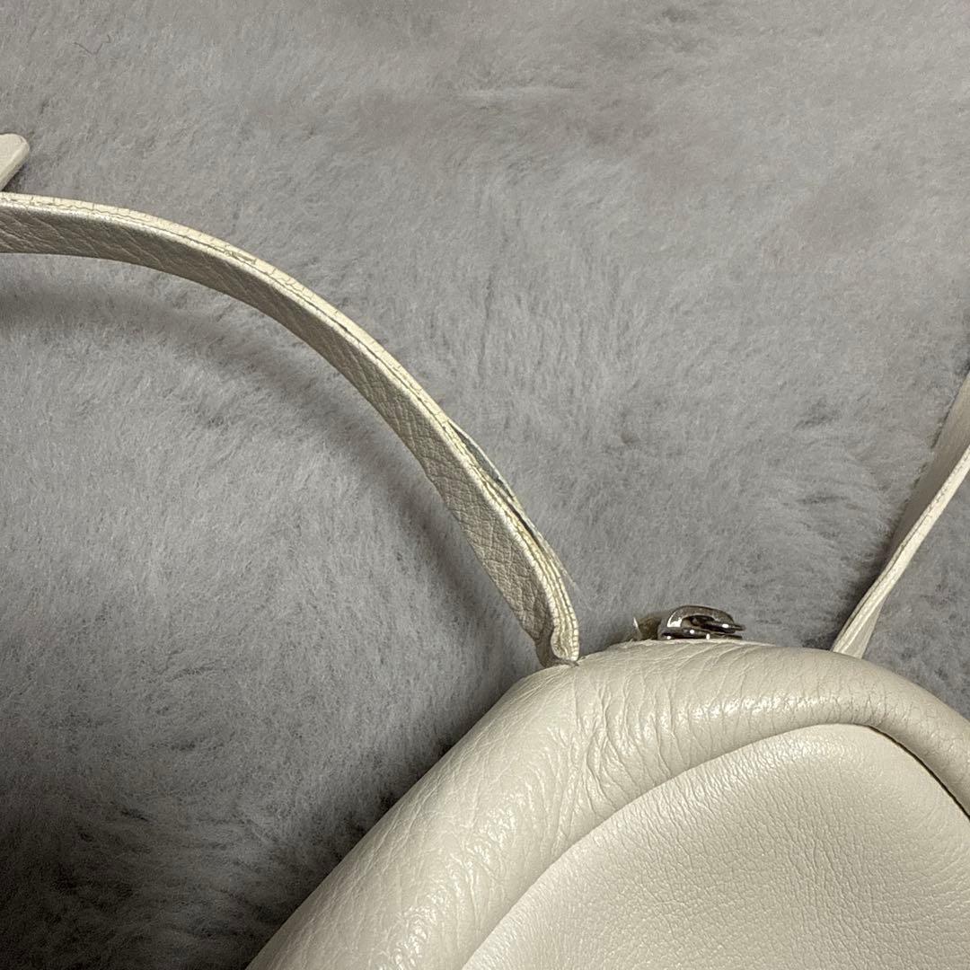 BALENCIAGA ホワイトショルダーバッグ