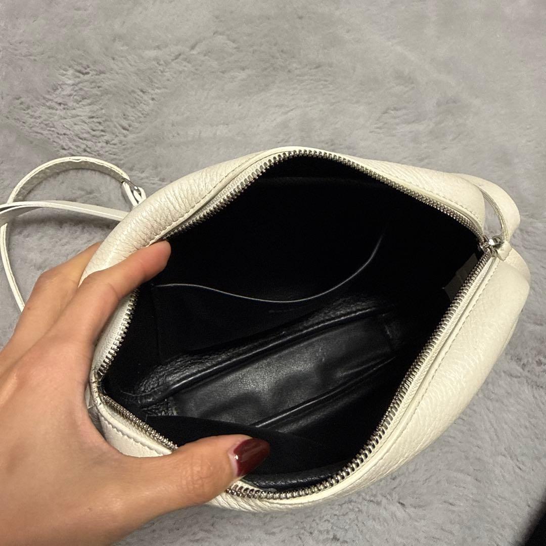 BALENCIAGA ホワイトショルダーバッグ