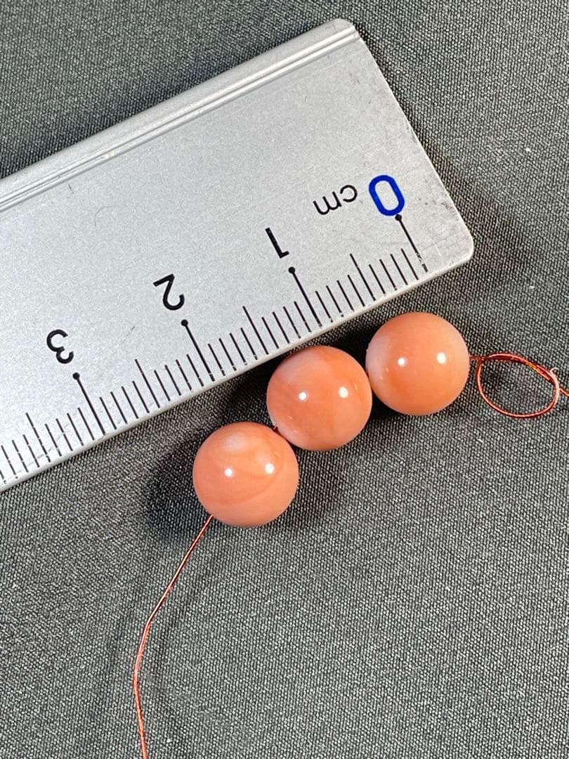 天然桃珊瑚貫通穴玉3個 タツキ　　専ー2