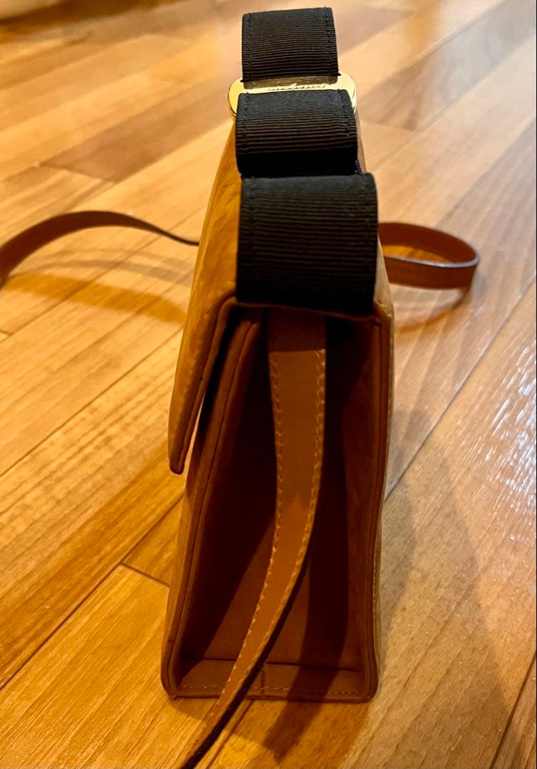 【Ferragamo】ショルダーバッグ　ブラウン