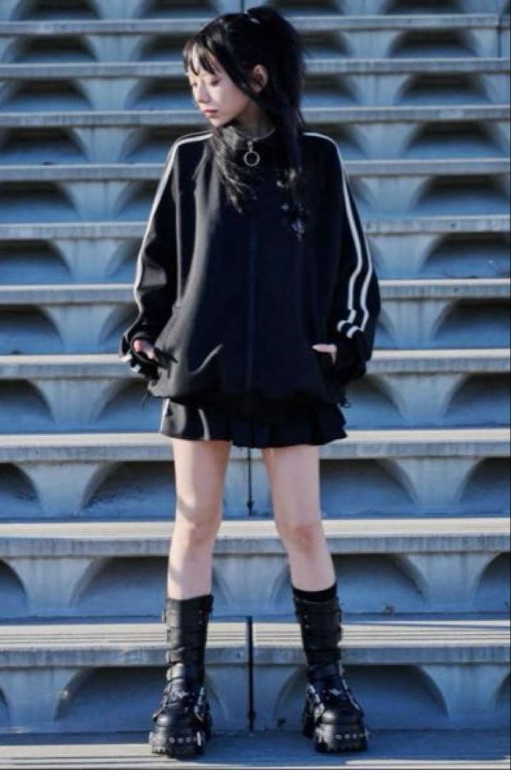 新品紙タグ無♡今期商品REFLEM/レフレム♡ポーチ付きジャージフリルスカート黒