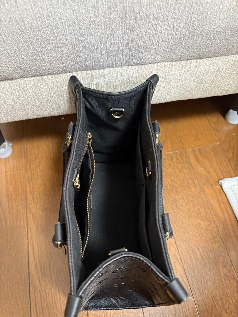 Louis Vuitton 黒 レザーハンドバッグ