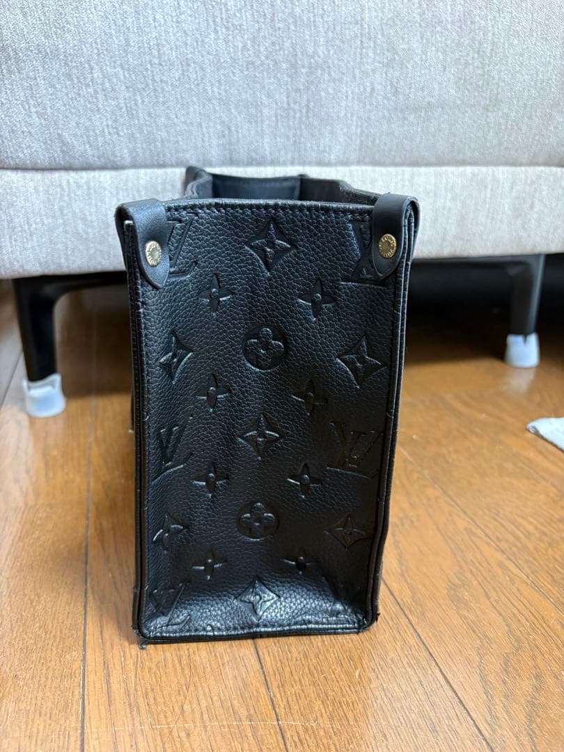 Louis Vuitton 黒 レザーハンドバッグ