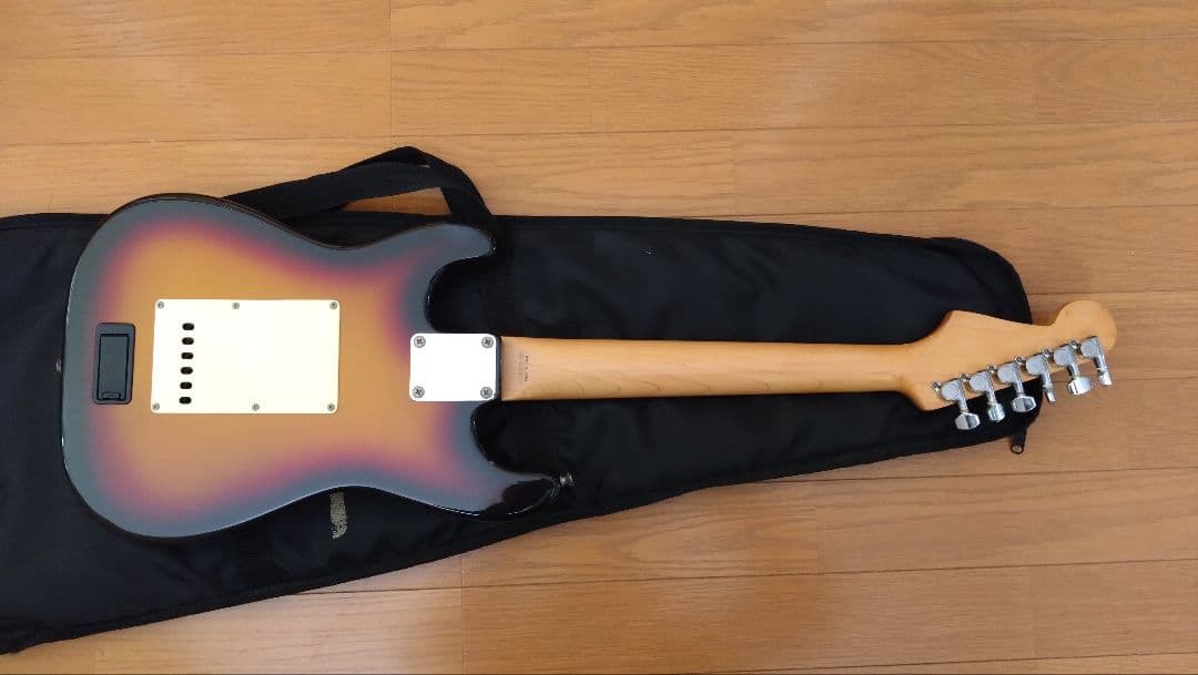 Fender ストラトキャスター サンバースト　ミニギターアンプ内蔵