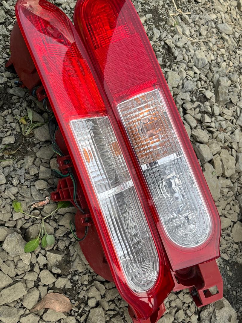 テールランプセット 12V 赤 透明 キューブ - メルカリ