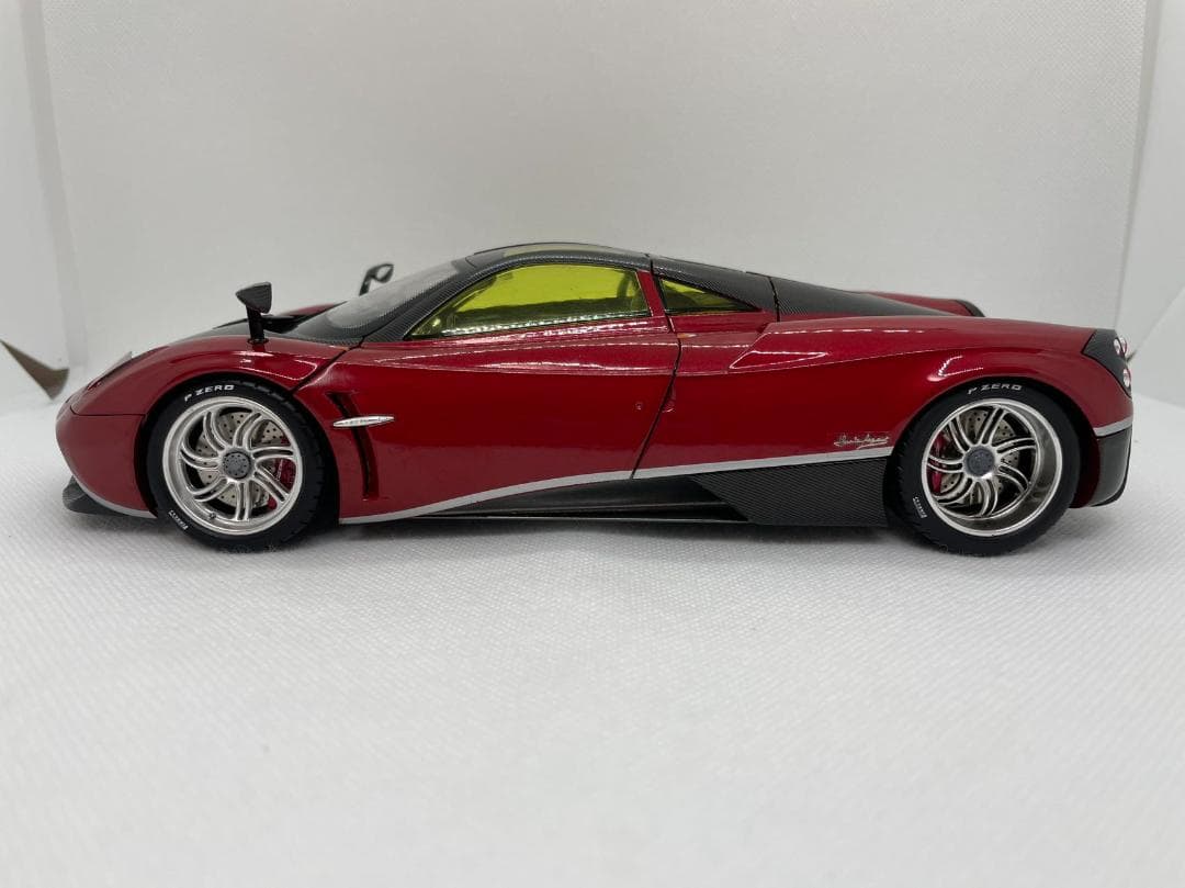 701-017 GT AUTOS 1/18 パガーニ ウアイラ Red