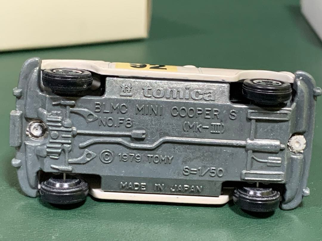 トミカ ミニクーパー トラフィック 白/黒ルーフ 92