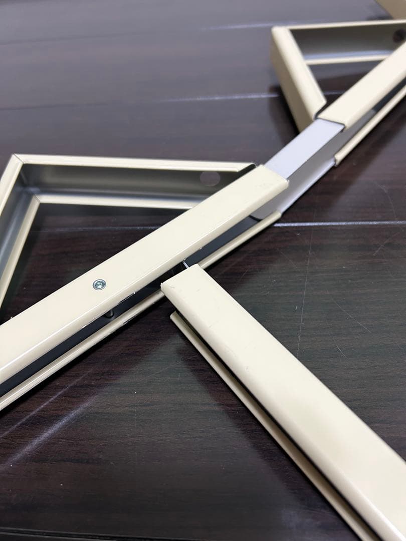 ひな壇 ホワイト 赤い刺繍布付き