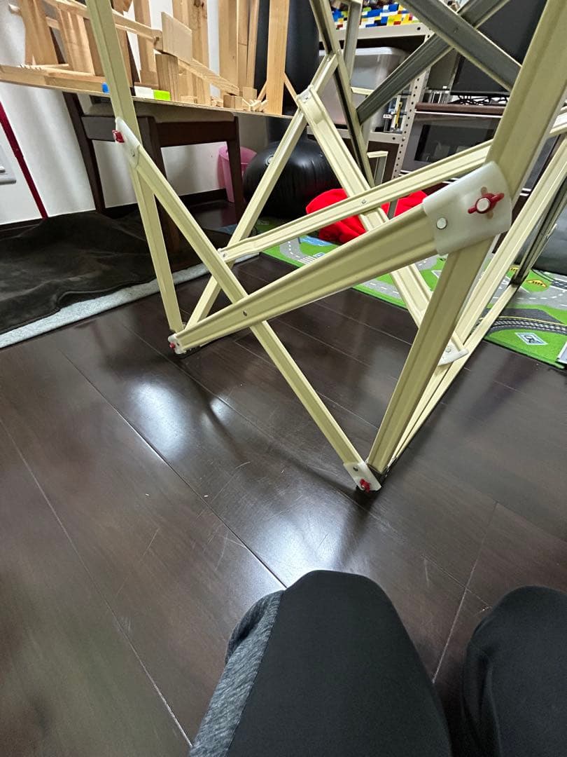 ひな壇 ホワイト 赤い刺繍布付き