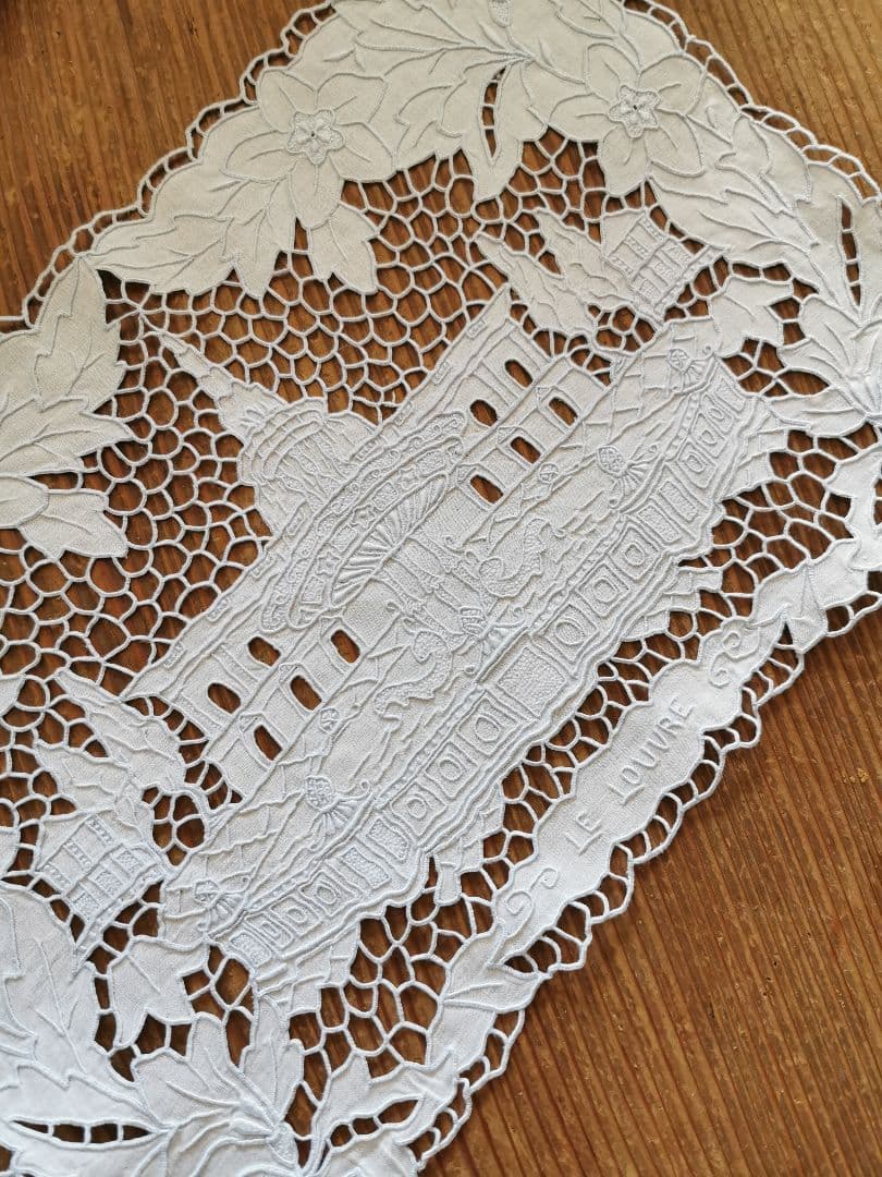 アンティークレース刺繍クロス ルーブル美術館を臨む噴水 ミュージアム