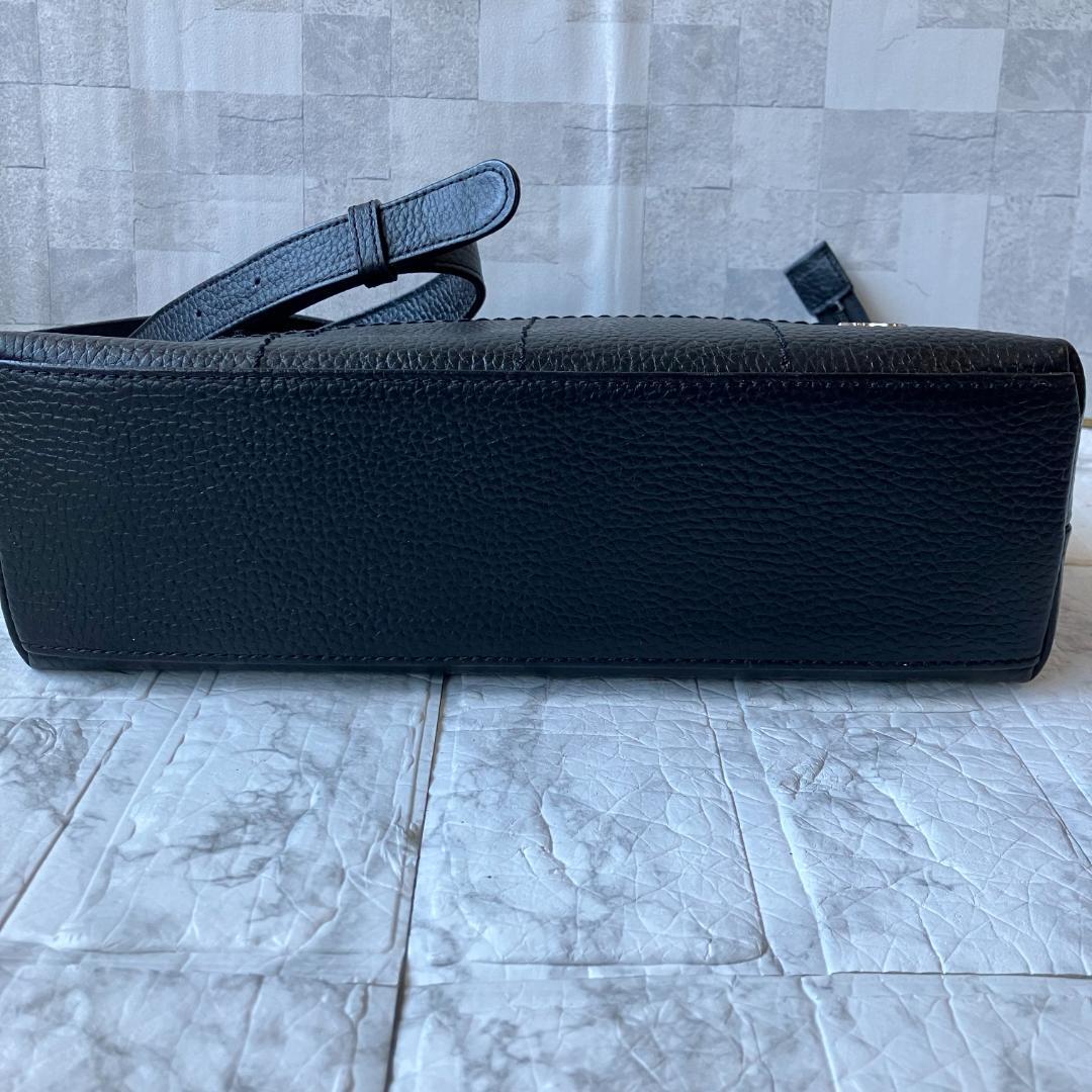 美品◎キタムラ ショルダーバッグ Kメタルロゴ レザー 斜め掛け ブラック