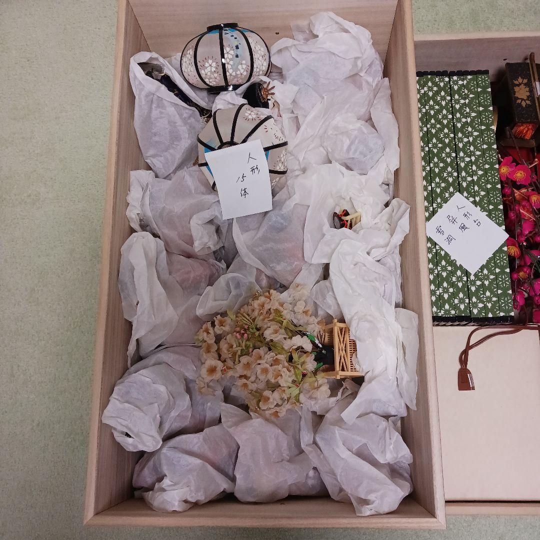 桐箱入り雛人形　七段飾り