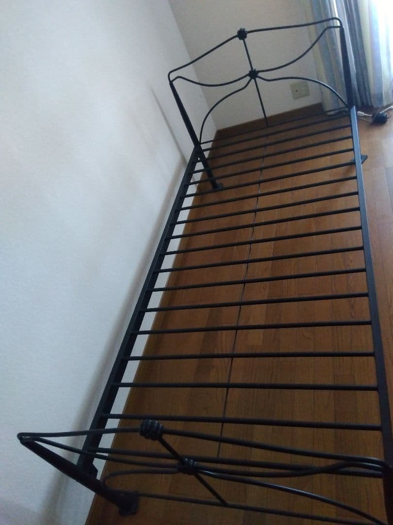 アイアンベッドフレーム　シングル