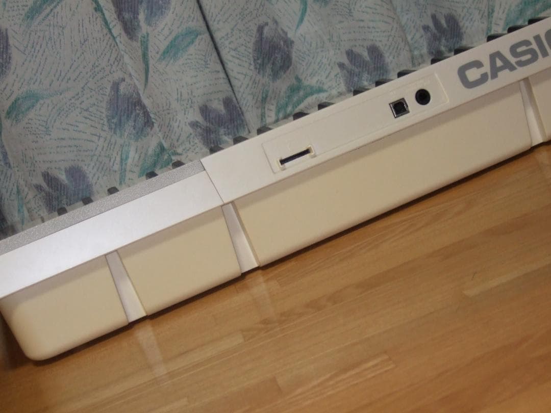 CASIO LK-211 電子ピアノ・キーボード ルーチェ 光ナビ 送料込み