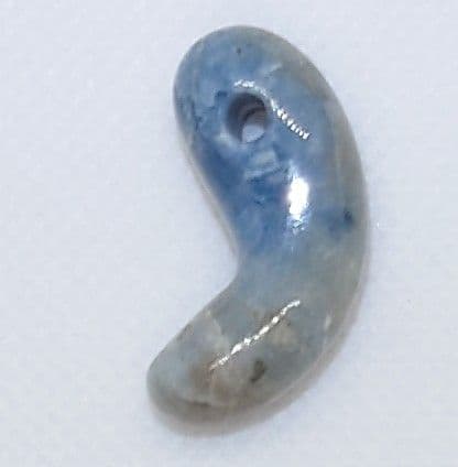 今夜限り】糸魚川翡翠 勾玉 入りコン沢ブルー 原石／青色（入コン沢