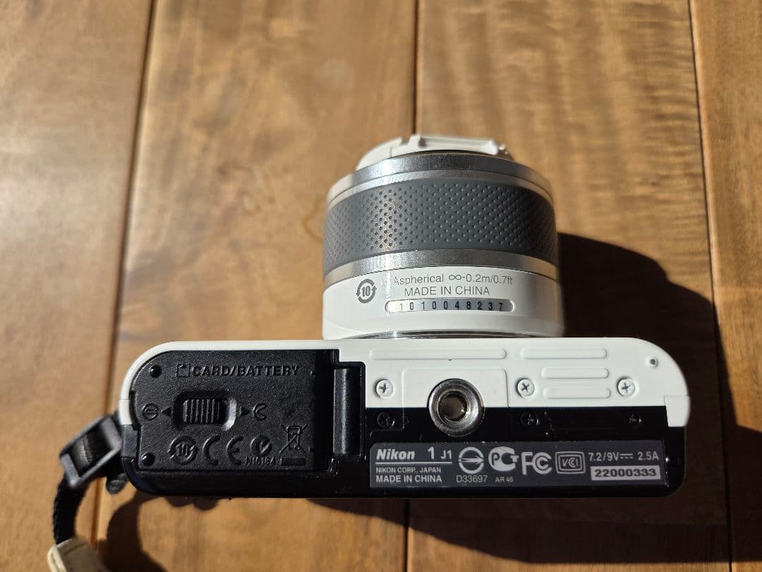 ジャンク品】Nikon 1 J1 レンズ バッテリー付き カメラ nikon