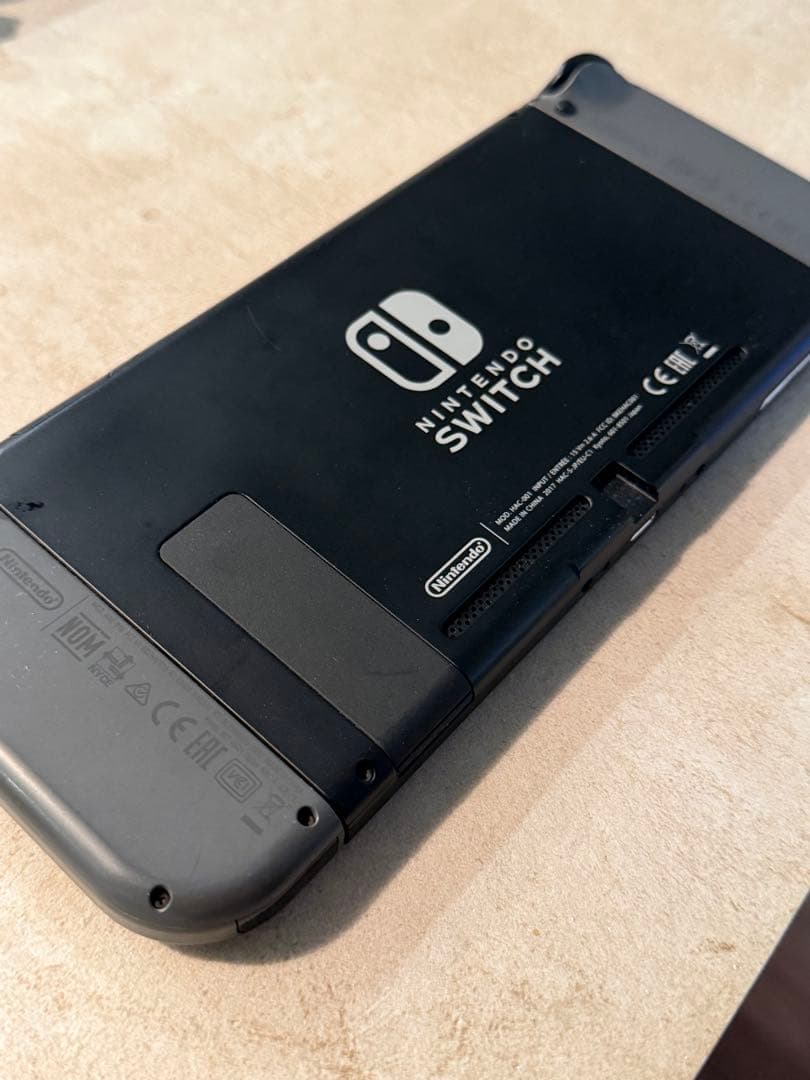 Nintendo Switch 本体とハードケース