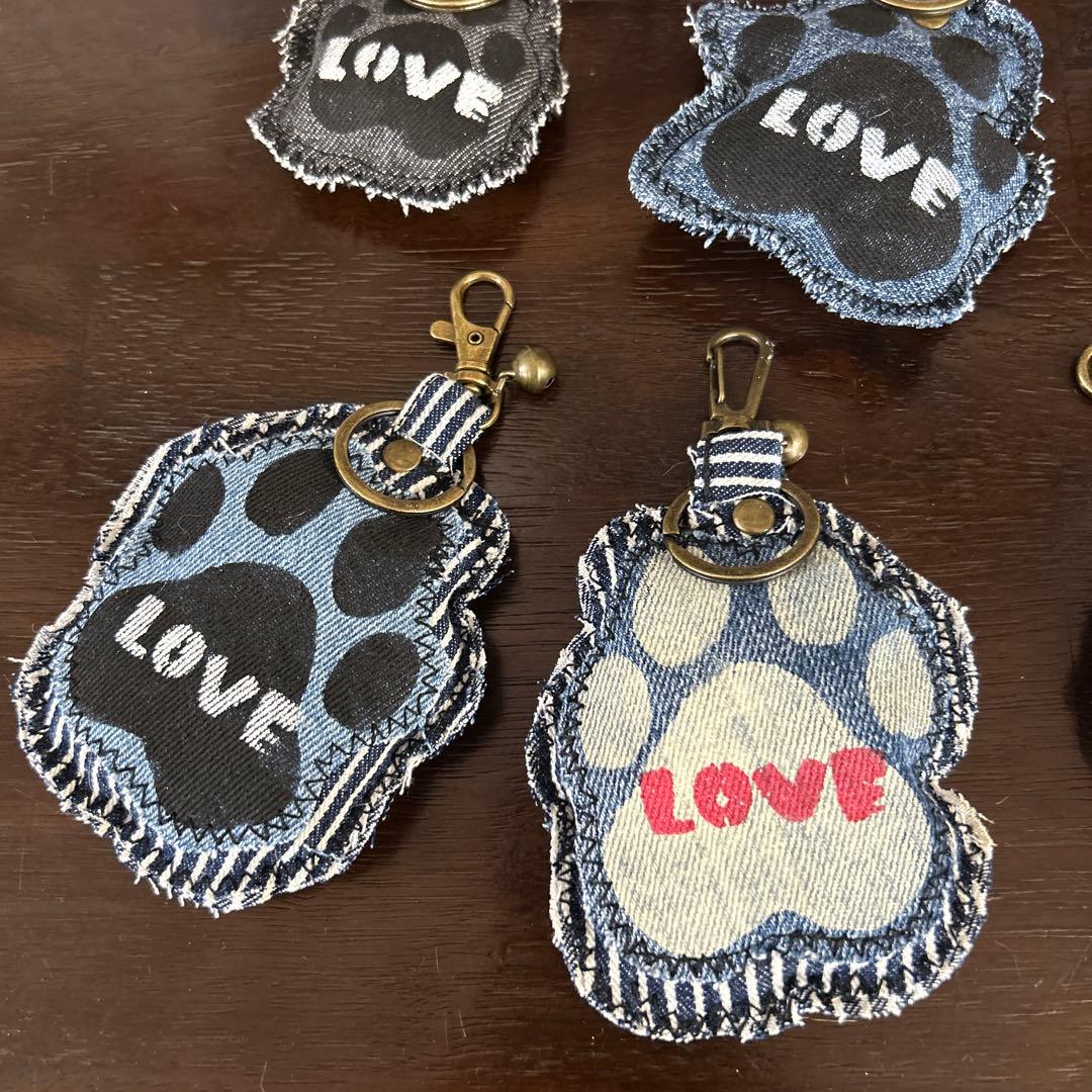 デニムリメイク 肉球チャーム 肉球 猫 犬 キーホルダー 透かし彫り肉球