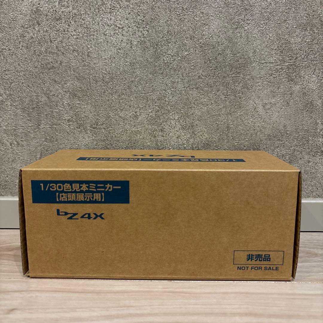 [非売品]トヨタ 新型bz4X ミニカーブラックマイカ✖︎ホワイトパールマイカ