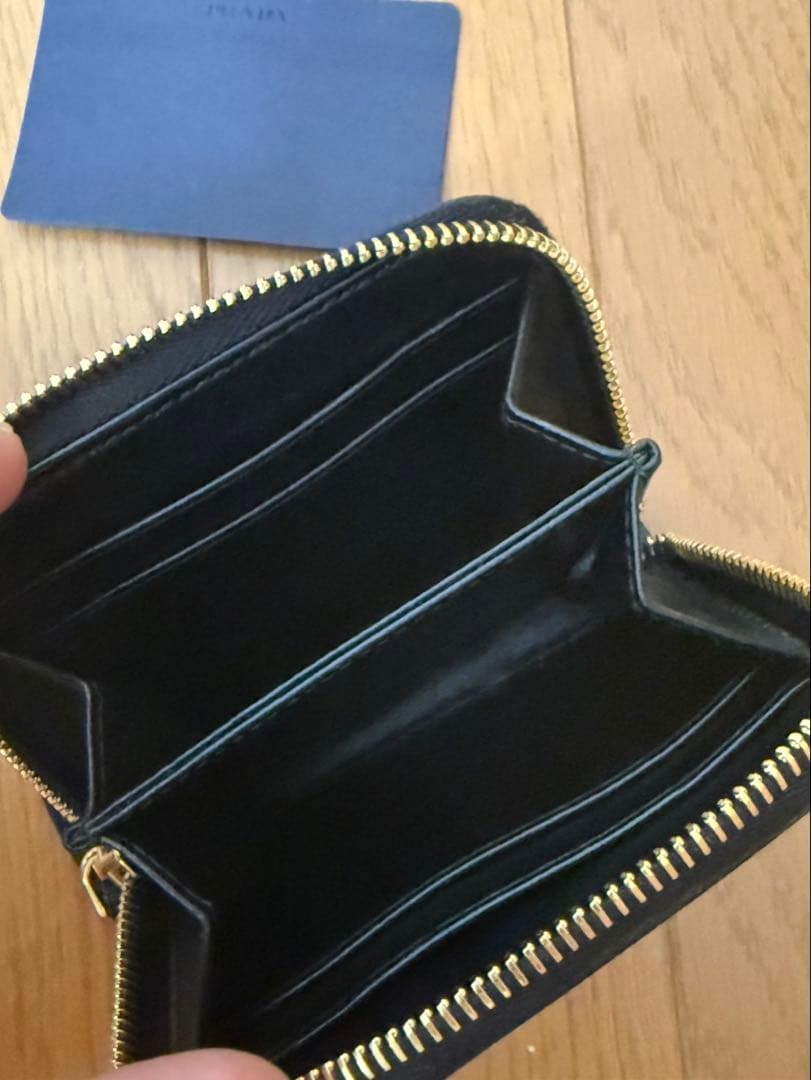 美品　PRADA 小銭入れ　トライアングル　ラウンドファスナー