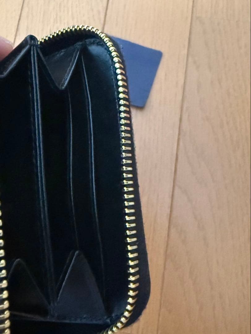 美品　PRADA 小銭入れ　トライアングル　ラウンドファスナー