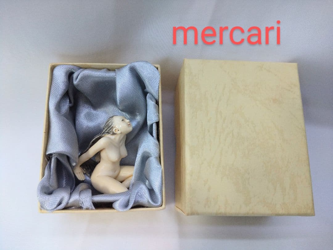 裸婦 根付 ① 紙箱付き