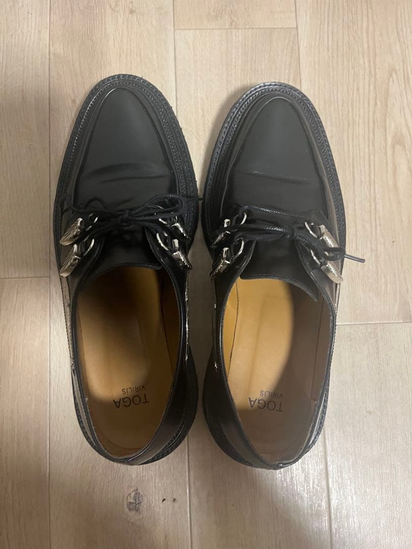 TOGA ブラックレザー ローファー