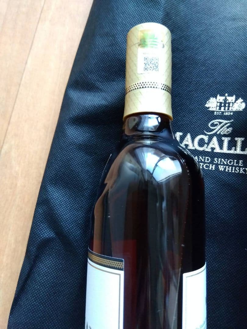 貴重The Macallan 25年 シングルモルトウイスキー 木箱入り