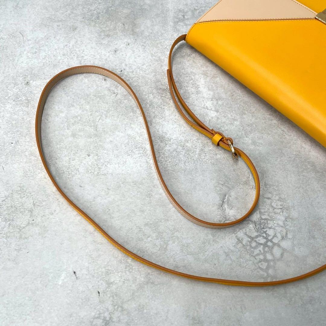 美品◯トッズ　ショルダーバッグ　2way バイカラー　ゴールド金具　レター型