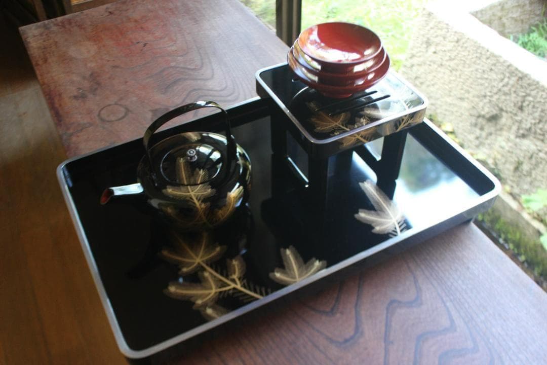 Mさま専用！上質内梨地黒漆に極上紅白梅蒔絵の映える台付五段重（検