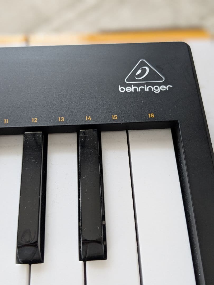 ベリンガー SWING 25キー MIDIキーボード